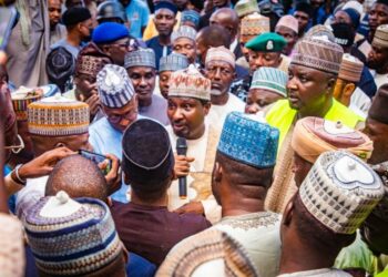 Senator Barau Visits Kano’s Singer Market, Donates N100m To Victims