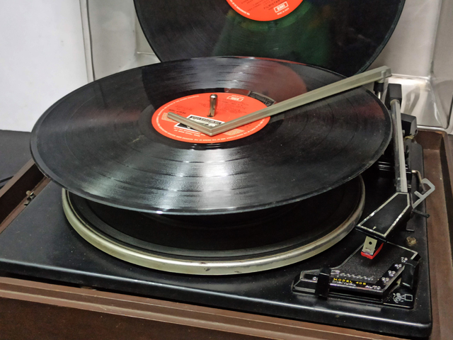 THINGS REMEMBERED: After A Near Extinction, The Turntable Changer Bounces Back 1 Turntable Changer