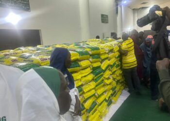 PICTORIAL: Remi Tinubu Donates 700 Bags Of Rice To National Mosque For Ramadan Welfare