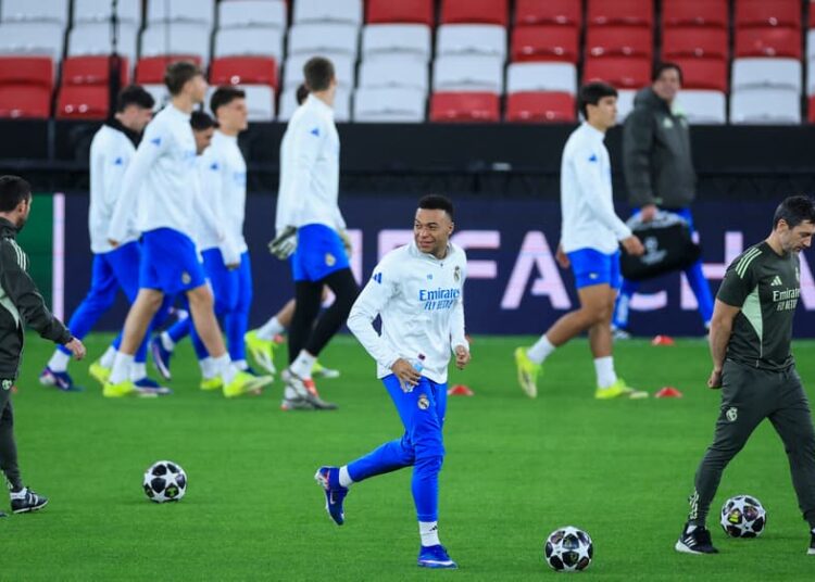 Mbappé Returns As Real Madrid Face Benfica In UCL Playoff 1 ball