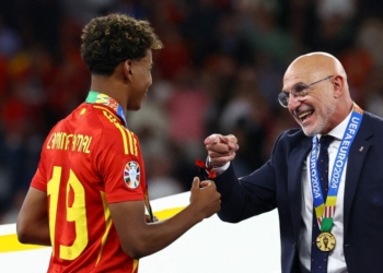 Coach De la Fuente Embraces Spain’s World Cup Favourites Tag