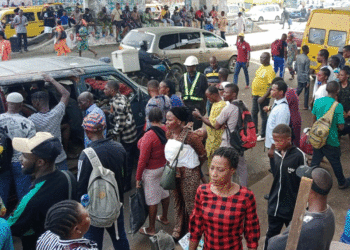 Motorists, Commuters Stranded Over Protest By Shell Workers Along Broad Street, Lagos