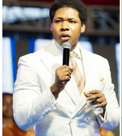Viral Video Sparks Reactions As Pastor Daysman Oyakhilome Heals Man From Cancer 1 Daysman