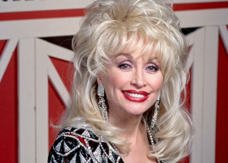 Dolly Parton Speaks Out On Marriage Rumours Following First Public Appearance 1 Dolly Parton