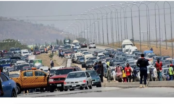 Confusion, Gridlock At Abuja Airport As FAAN Goes Cashless 1 Grid lock
