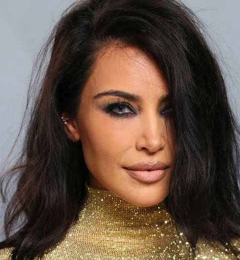 Kim Kardashian Sparks Buzz With Icy Blue Contacts At Vanity Fair Oscars Party 1 Kim