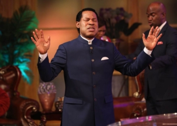 Amid Global Crises, Oyakhilome Invites Bolaji Idowu To Pray For Peace