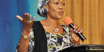 IWD: Teni Pushed Past Security To Greet 1st Lady Remi Tinubu At VIP Section In Uyo