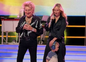 Rod Stewart, 81, Performs ‘Forever Young’ with Daughter, 2-Year-Old Grandson