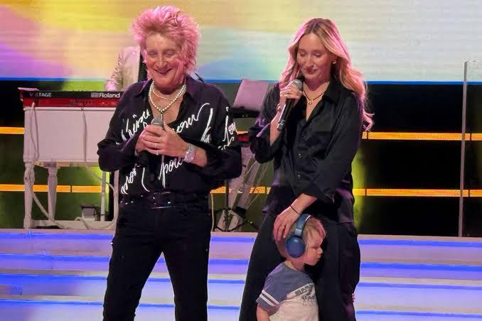 Rod Stewart, 81, Performs ‘Forever Young’ with Daughter, 2-Year-Old Grandson