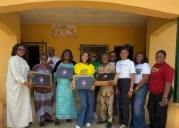 Tonto Dikeh Foundation Donates 10 Laptops, Gives Widower ₦1m