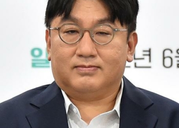 K-pop Power Player Bang Si-hyuk Faces Arrest Over Alleged Investor Fraud