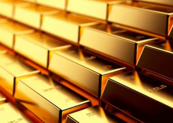 Gold Holds Near $4,650 As Geopolitical Risks Persist
