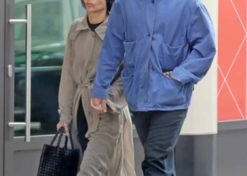‎Singer Harry Styles And Girlfriend Zoe Kravitz Were Spotted Wearing Huge Diamonds