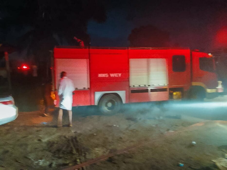 Navy Contains Fire Outbreak At Kirikiri Correctional Service Quarters