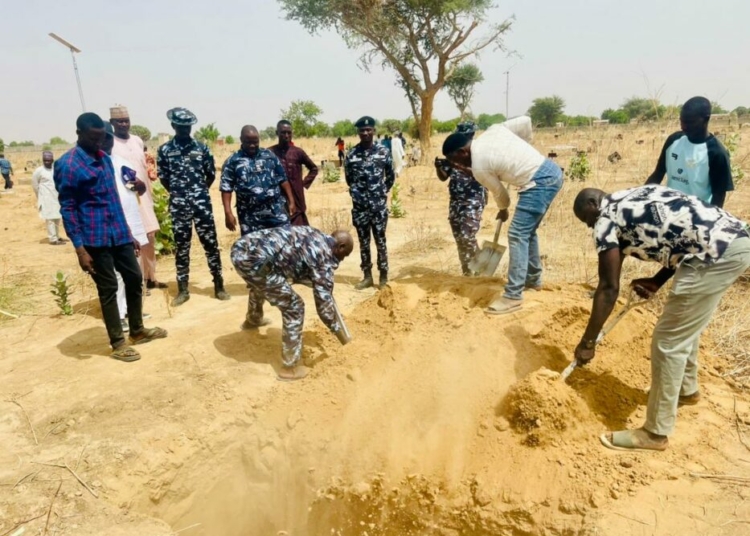 PICTORIAL: Police Bury 4 Officers Killed By ISWAP Terrorists In Borno 1 PICTORIAL1