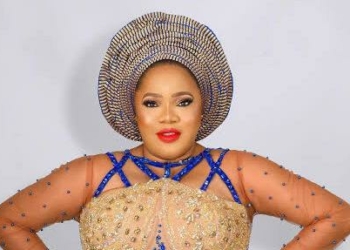 Toyin Abraham Addresses Critics After Kneeling To Greet Razaq Okoya And Wife