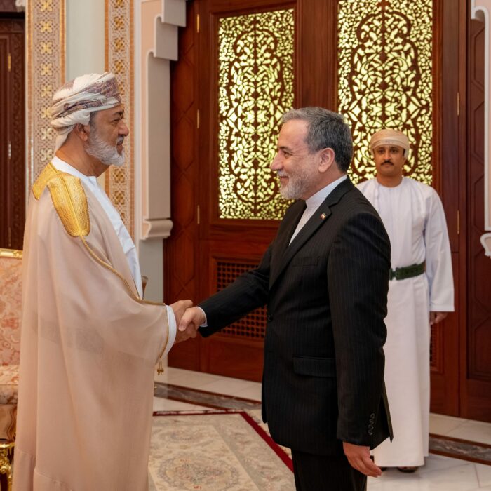 Iran Discusses Efforts To End War, Hormuz Security With Oman