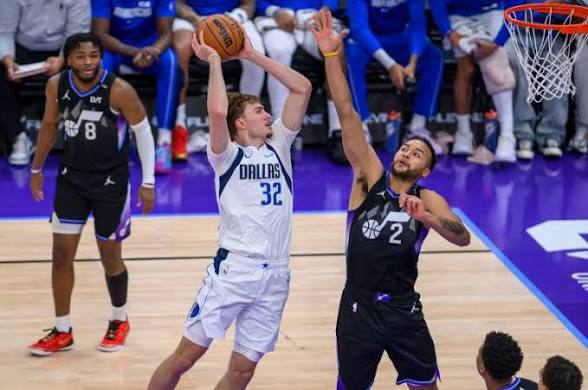 Flagg Scores 45 Points As Mavericks Beat Lakers