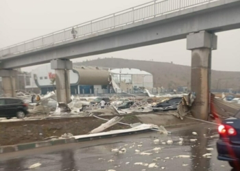 JUST-IN: Vehicles Trapped In Traffic Gridlock As Rainstorm Damages Kugbo Bus Terminal In Abuja