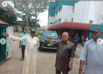 Senator Anyanwu Inspects PDP National Secretariat