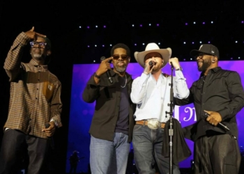 Cody Johnson Surprises Stagecoach 2026 Audience With Boyz II Men Performance Of “On Bended Knee”