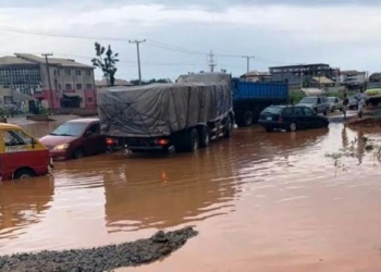 Cross River Begins Desilting Of 4km Water Channels To Avert Flooding 