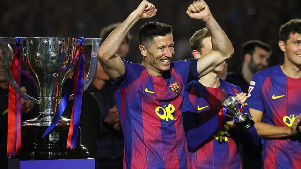 Barcelona Confirm Lewandowski Exit At End Of Season