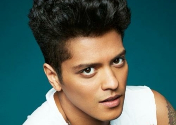 Bruno Mars Scores Billboard Latin Chart Success With Spanish Single ‘Lo Arriesgo Todo’