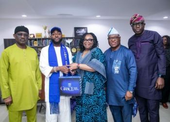 ‎Davido Returns To Babcock University, Pledges Music Dept Upgrade 11 Years After Graduation ‎