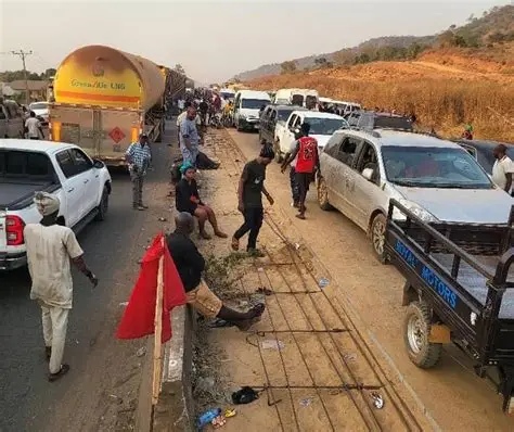 Sallah: Travellers Stranded As Heavy Gridlock Closes Abuja-Kaduna Road
