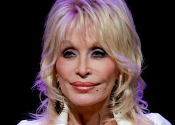 Dolly Parton Recovering, Delays Stage Return Amid Health Treatment