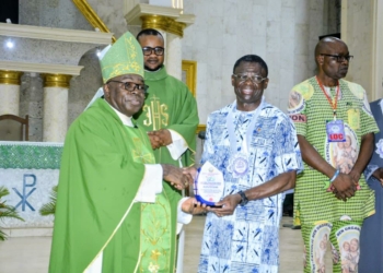 Archbishop Akubueze Honours NIS Boss Philip Shaibu At CMO Silver Jubilee