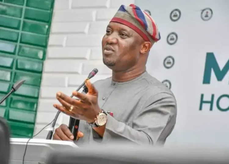 Kolawole Akinlayo 860x573 1