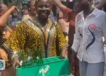 Find Them For Me – Mo Bimpe Responds To Video of Market Women Rejoicing Over The Birth Of Her Triplets ‎