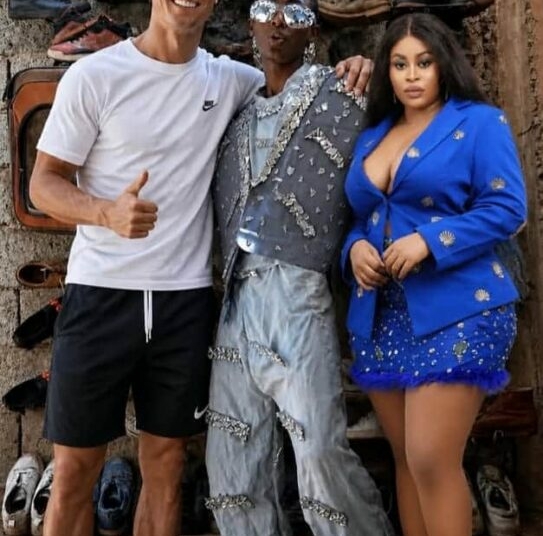Sarah Martins Shares Photo With Portuguese Footballer Ronaldo 1 Sarah