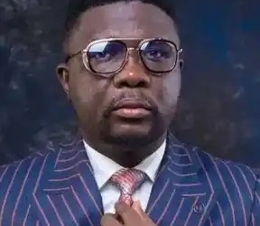 Netizen Reacts As Security Stops Seyi Law From Greeting Governor Makinde