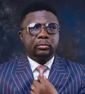 Netizen Reacts As Security Stops Seyi Law From Greeting Governor Makinde 1 Seyi Law
