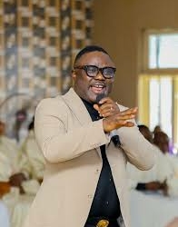 Ayade Kicks As Tinubu ‘Asked Him To Step Down’ From 2027 Senate Race