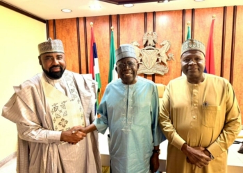 2027: Gov Yahaya Presents Gombe APC Flag Bearer To Tinubu 