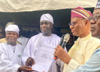 Kwara Guber: APC Presents INEC Nomination Forms To Danladi-Salihu