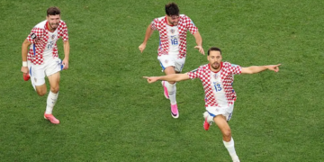 Late Vlašić Winner Sends Croatia Into World Cup Last 32, Ghana Progress Despite Defeat