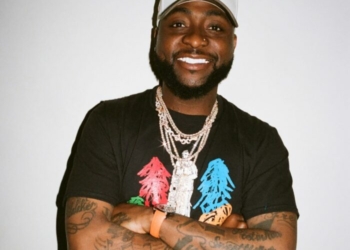 Davido Surprises Loyal Supporter With ₦15 Million