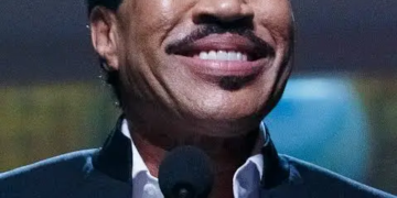 Lionel Richie Ends Concert Early After Falling Ill During Performance