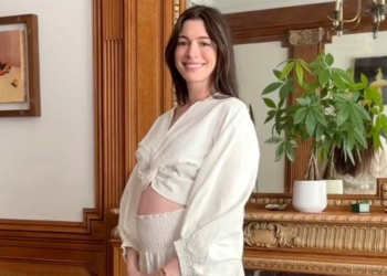 Anne Hathaway Expecting Third Child, Reveals Baby Bump In St. Tropez