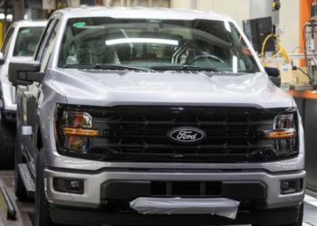 Ford Recalls 300 Veteran Engineers As AI Flops In Vehicle Quality Checks