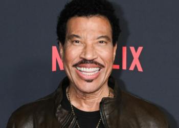 Lionel Richie Cuts Concert Short After Falling Ill On Stage