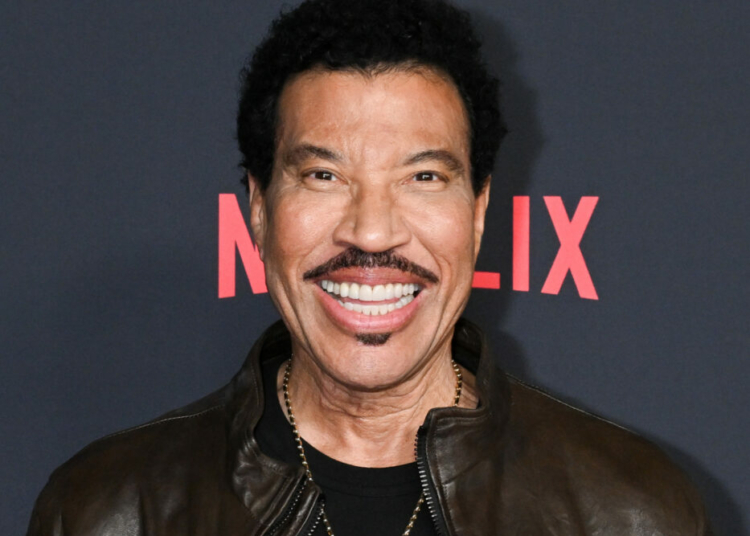 Lionel Richie Cuts Concert Short After Falling Ill On Stage 1 Lionel Richie 1
