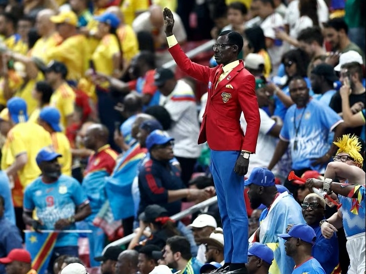 World Cup's Most Beautiful Fan Moment Yet 1 Living statue1