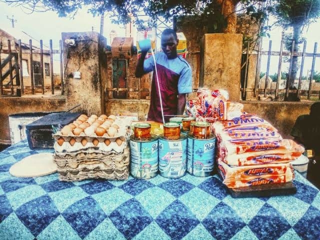 Gov Radda's Aide Assists 200 Tea Vendors With Eggs, Noodles 1 Mai Shayi treat